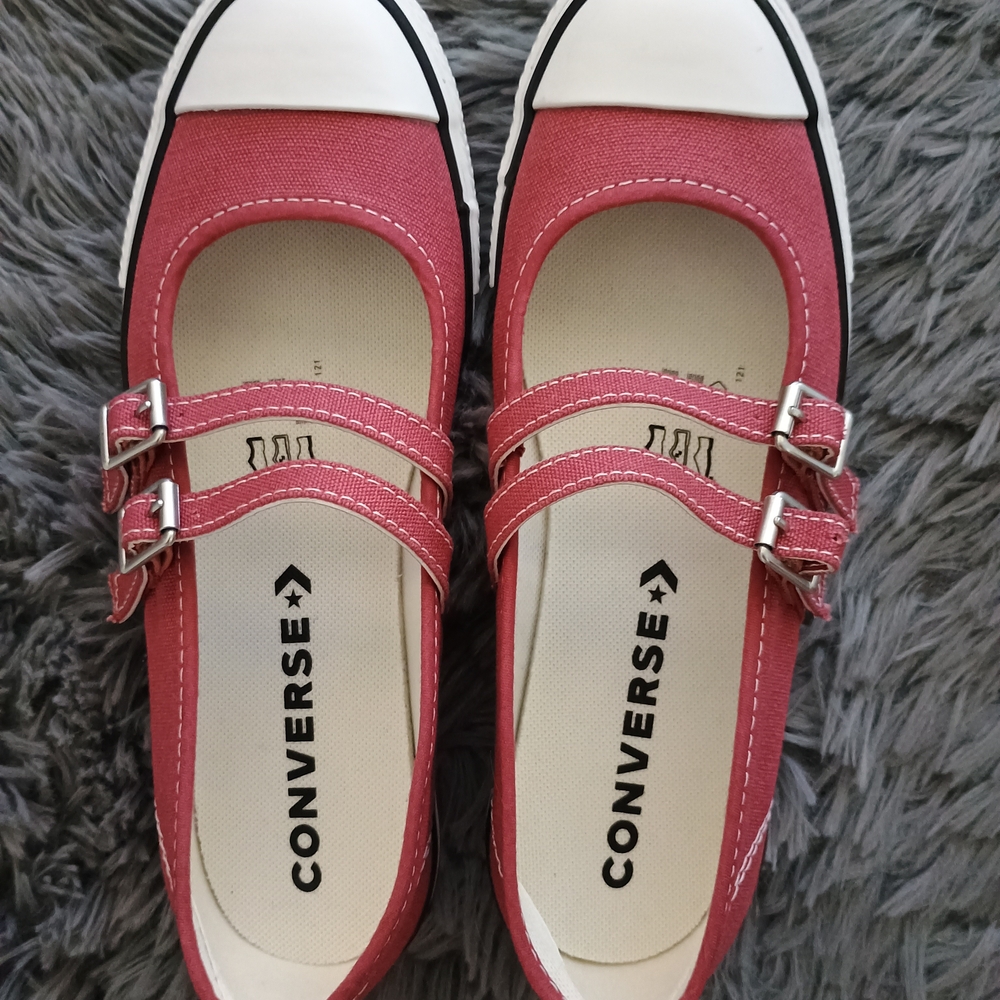 Converse Women's Dainty Mary Jane Shoes